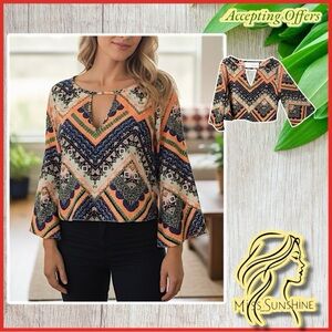 BEBE - Sz L - cropped trumpet sleeve keyhole front & back flowy smooth shirt